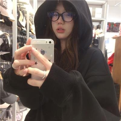情感短线：婚庆小队海报